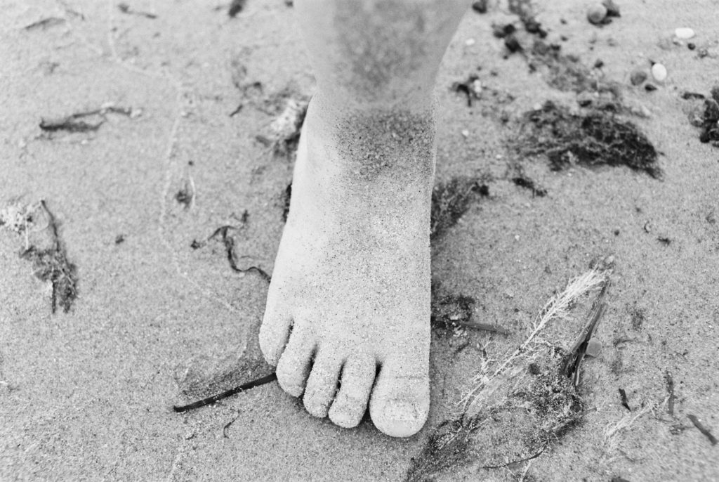 Allowing Children Barefoot Play in the Garden Boosts Brain Development (& more!)- helping sensory development in kids