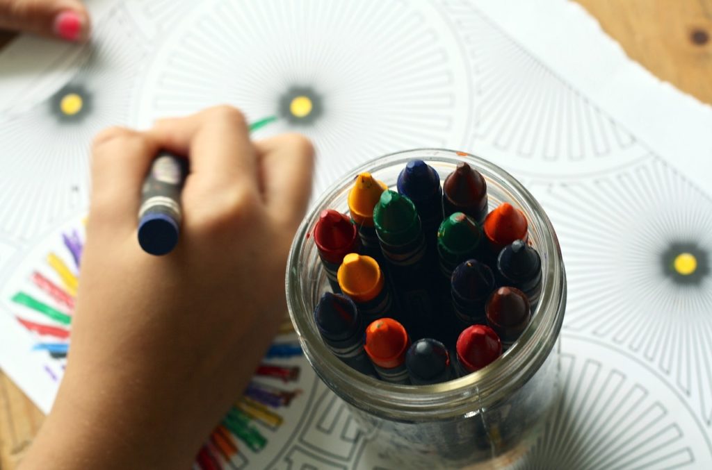 Fine motor skills development - Coloring between the lines