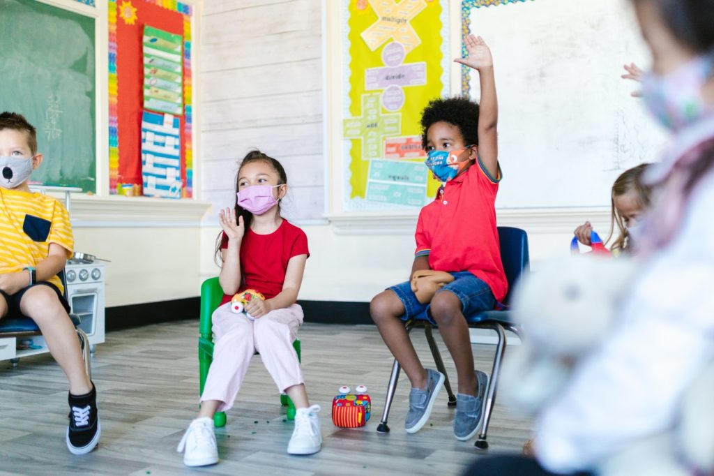 behavior in the classroom - Kids behaving in classroom